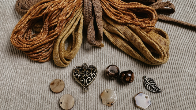 DIY Accentset Yellow With Heart Beads
