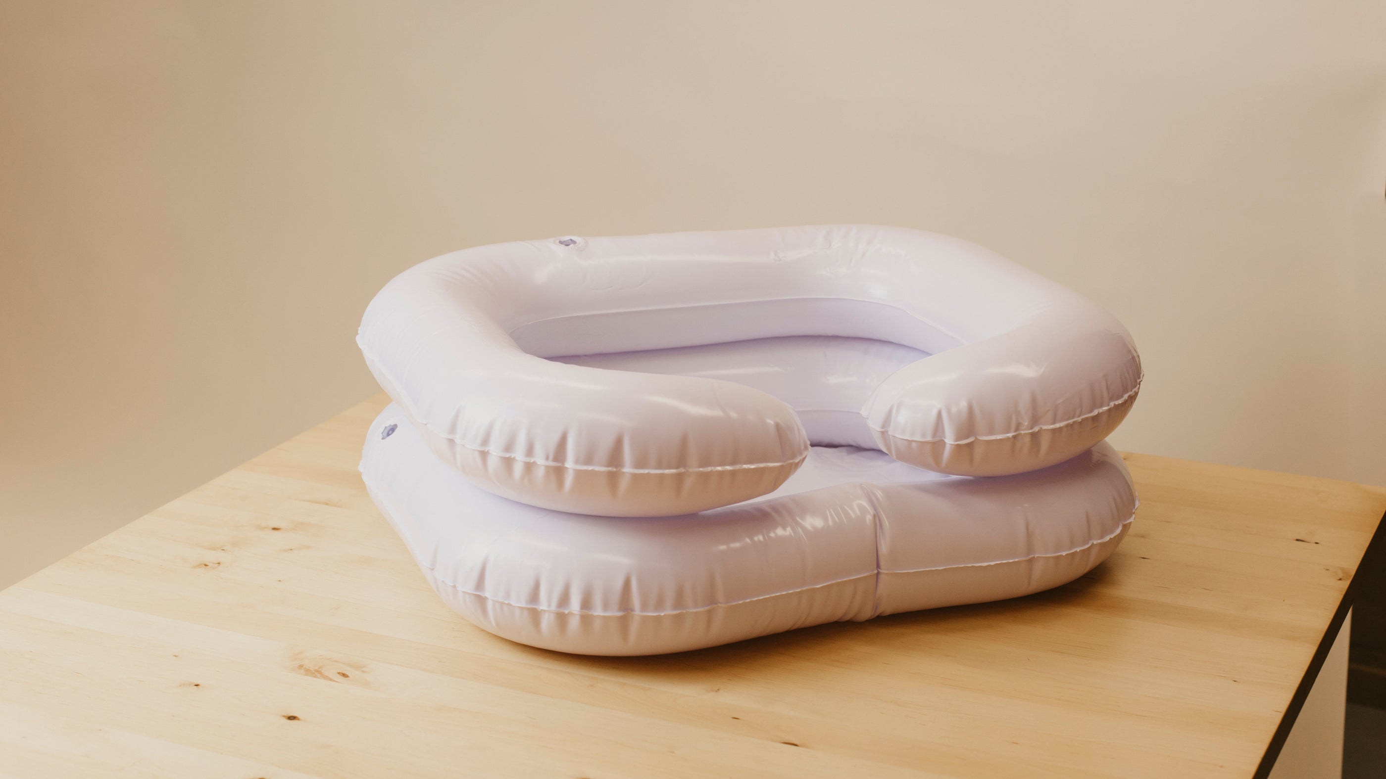 Inflatable shampoo basin