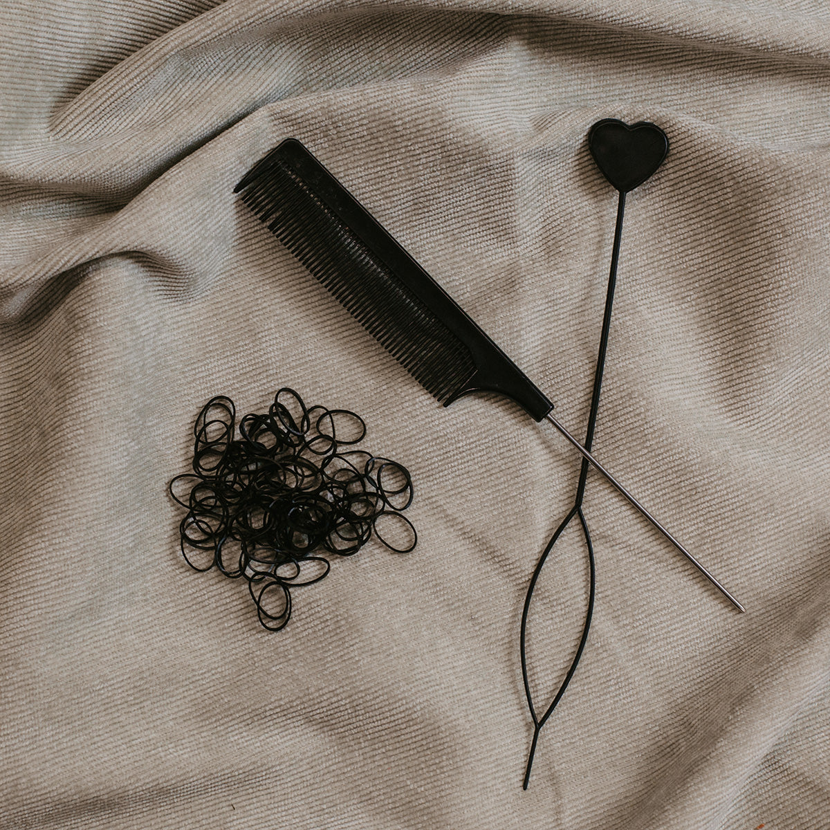 Dreadlock installing tools