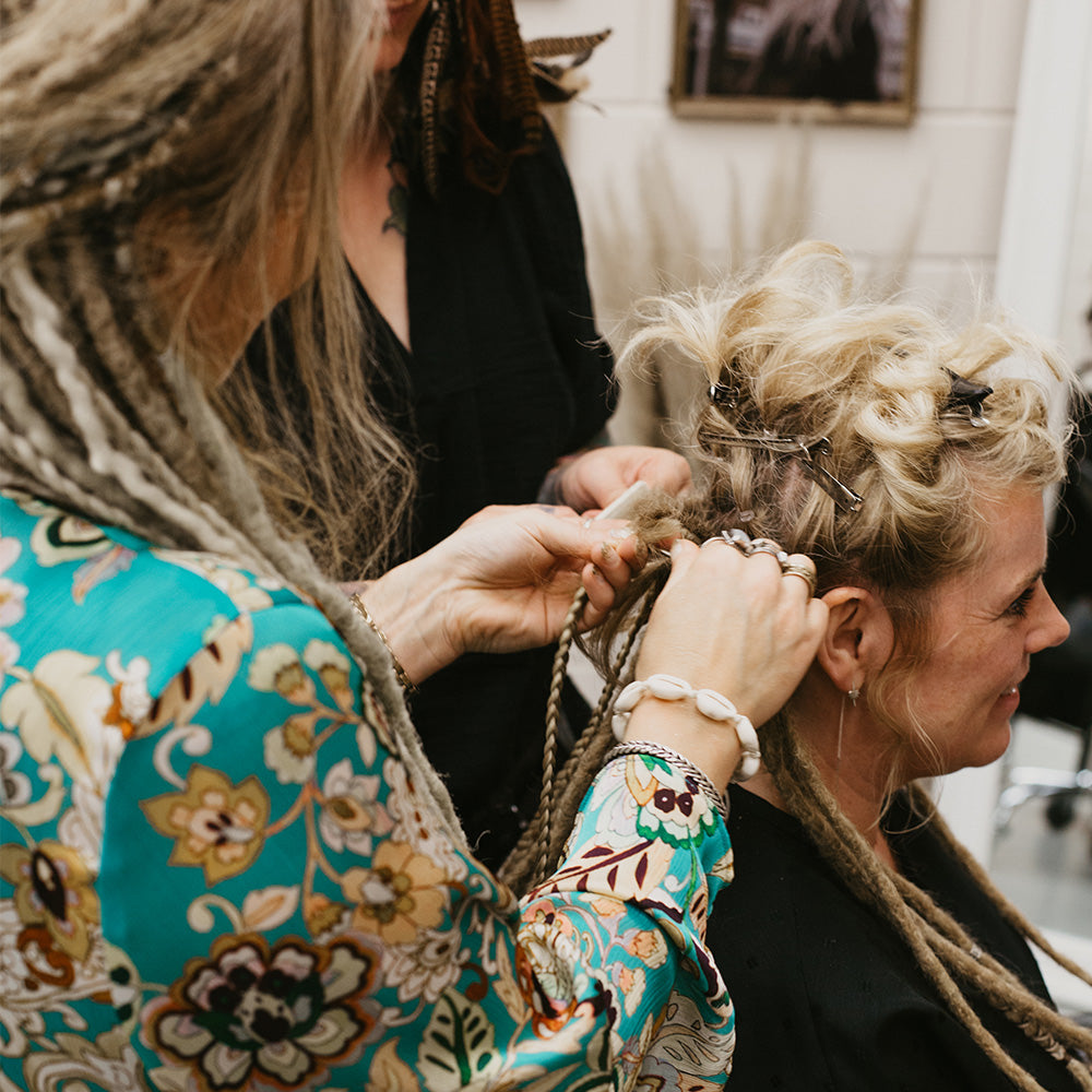Installing synthetic dreadlock extensions