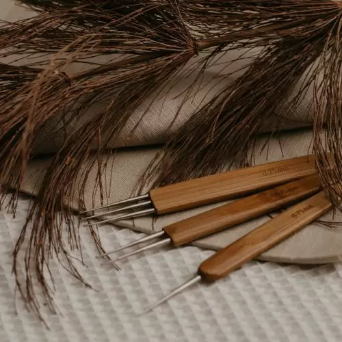 3 pairs of Crochet hook different sizes hair & tools