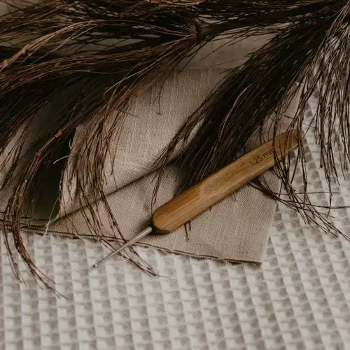 Crochet hook 1.25 mm hair & tools