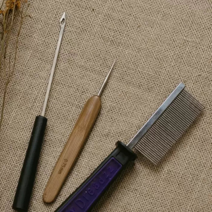dreadlock installing tools