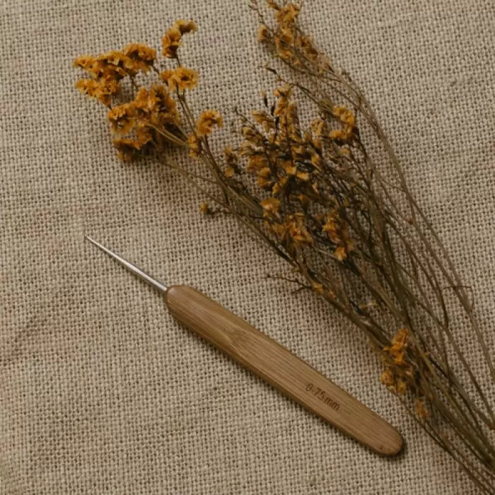 dreadlock installing tools