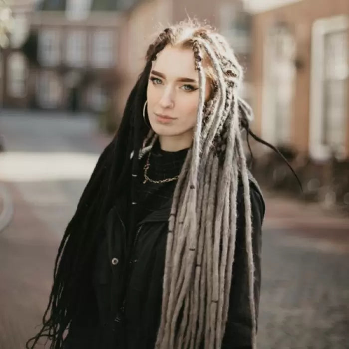 Emitsem wearing the dreadset Split midnight grandma grey in Bum length, Dreadset Locks of Love Shop the look, dreadset full head, Dreadset original locks of love