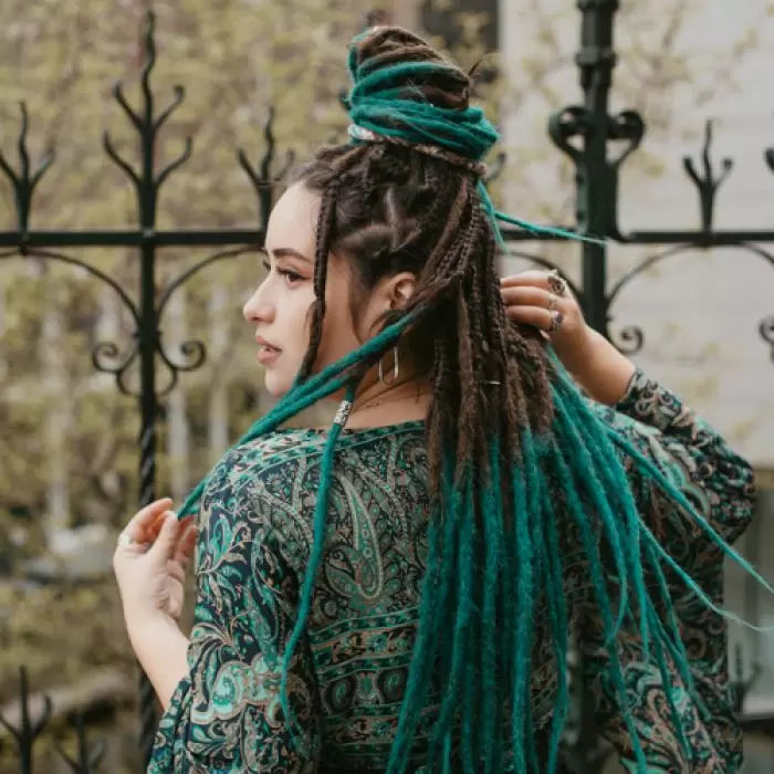 Romy Looking away wearing the dreadset Wild ocean in Back  length, Dreadset Locks of Love Shop the look, dreadset full head, Dreadset original locks of love