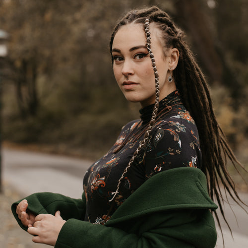 Romy wearing the dreadset Dark chocolate in Back length, Dreadset Locks of Love Shop the look, dreadset full head, Dreadset original locks of love