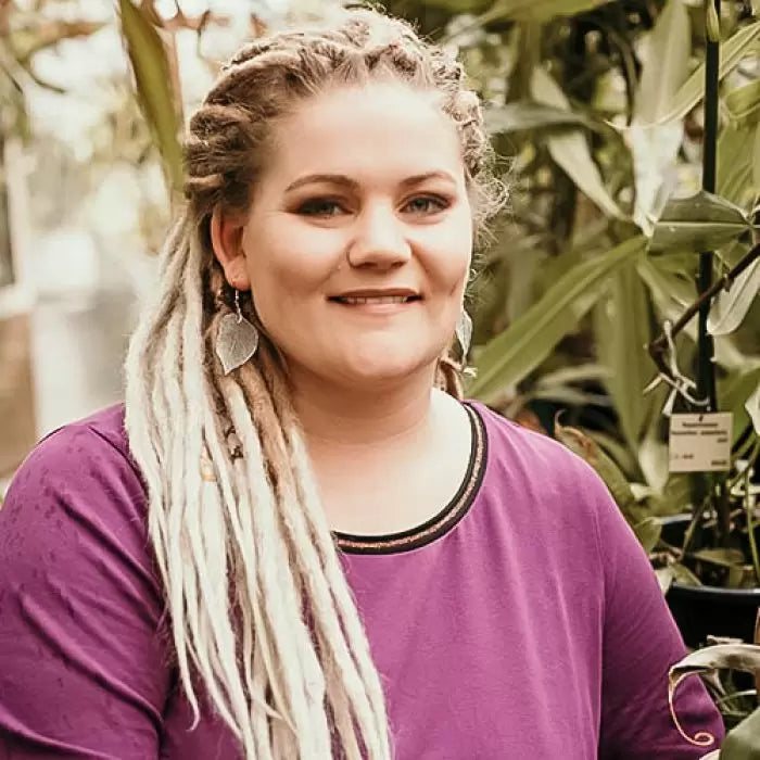 Danielle wearing the dreadset Sand storm in Back length, Dreadset Locks of Love Shop the look, dreadset full head, Dreadset original locks of love