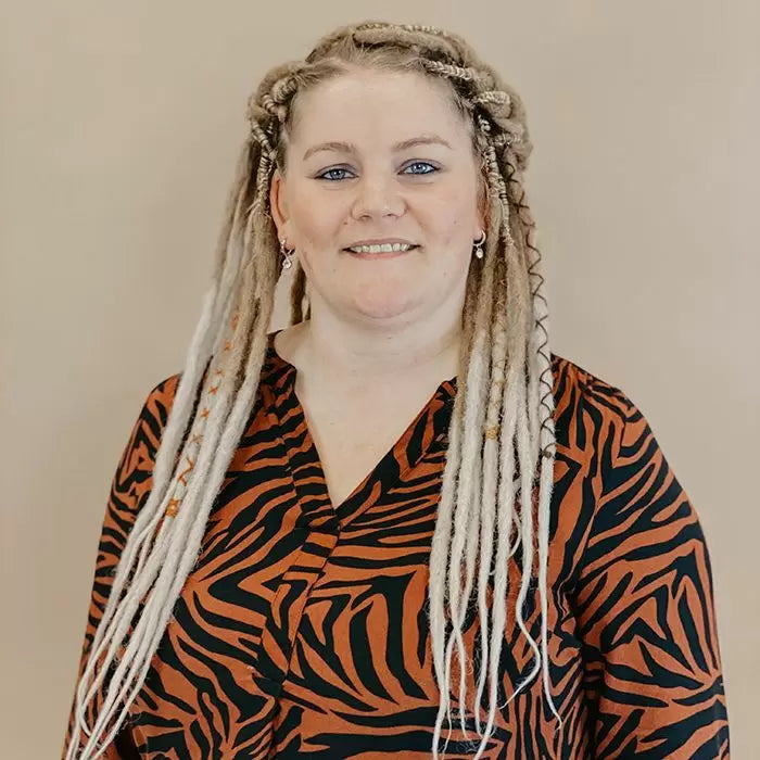 Danielle wearing the dreadset Sand storm in Back length, Dreadset Locks of Love Shop the look, dreadset full head, Dreadset original locks of love