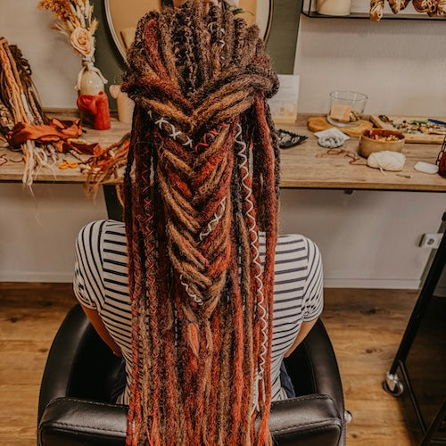 How to prevent your roots from getting greasy when wearing synthetic dreads