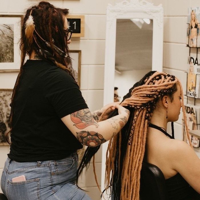 Learn how to make high-quality Synthetic Dreads yourself in our online course