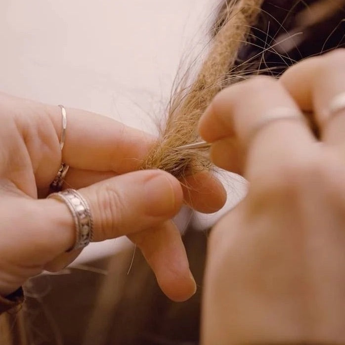 Teaching you how to install real Dreads with an extension of Human Hair in our online course